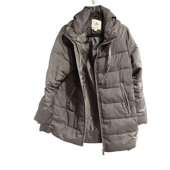Rainforest Diamond Faux shearling lined quilted jacket with hood. - Picture 3 of 6